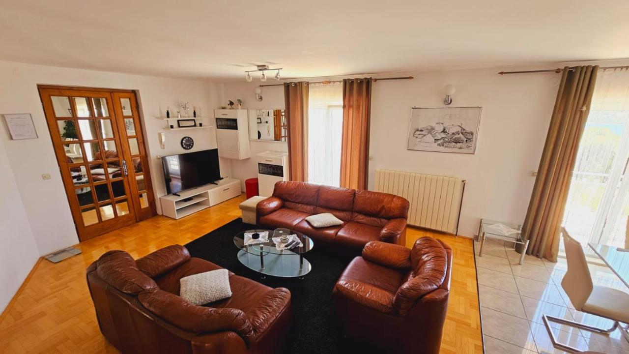 Apartment House Berry Primošten Eksteriør billede
